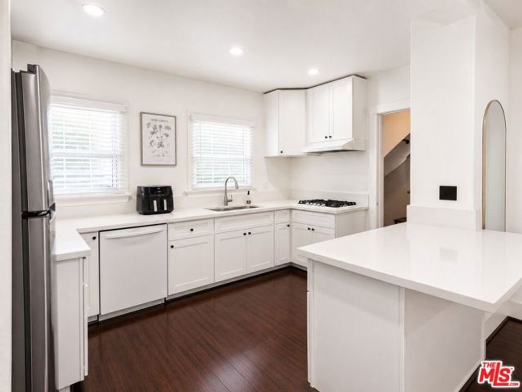 2421 3rd Avenue, Los Angeles, CA 90018