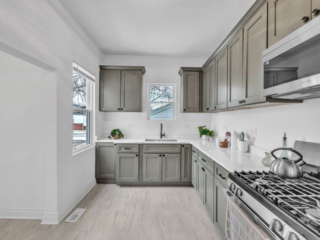 2343 Ridgeland Avenue, Berwyn, IL 60402