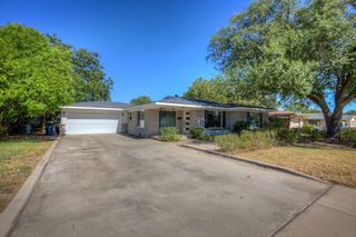 6562 Locke Avenue, Fort Worth, TX 76116