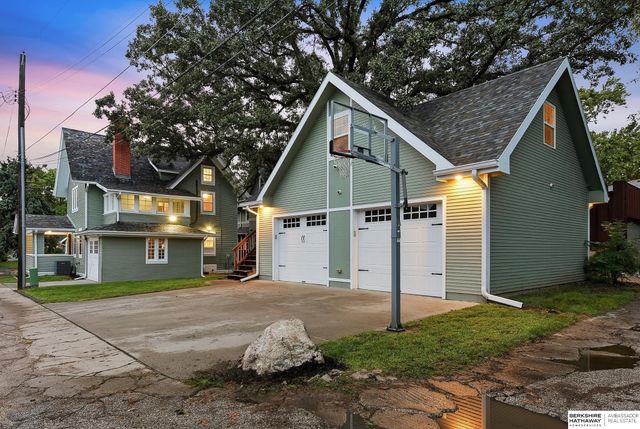 3214 Center Street, Omaha, NE 68105