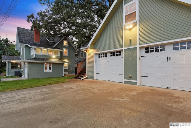 3214 Center Street, Omaha, NE 68105
