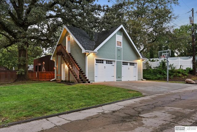 3214 Center Street, Omaha, NE 68105