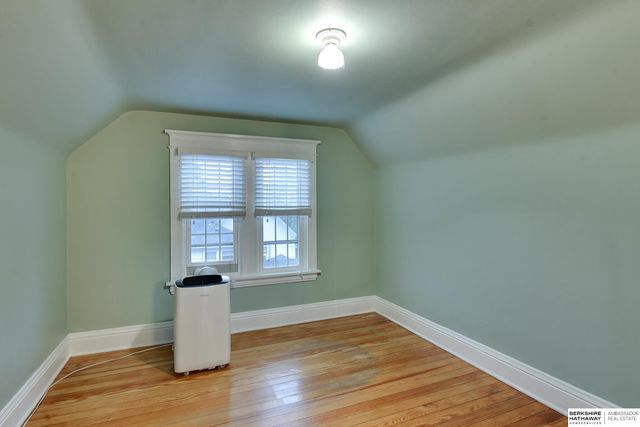 3214 Center Street, Omaha, NE 68105