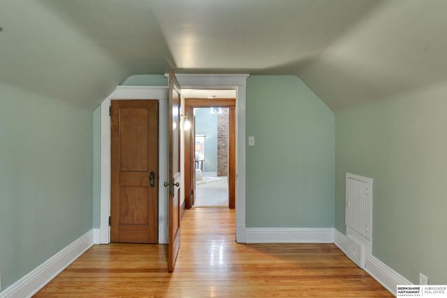3214 Center Street, Omaha, NE 68105