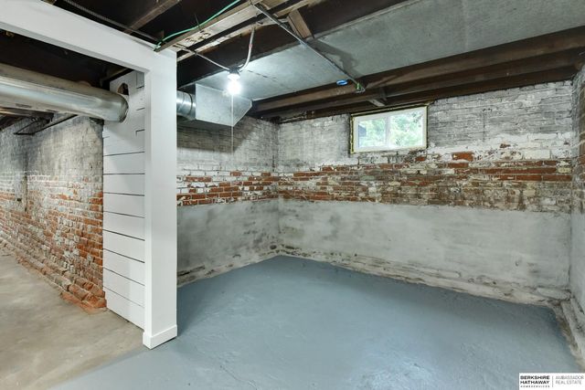 3214 Center Street, Omaha, NE 68105