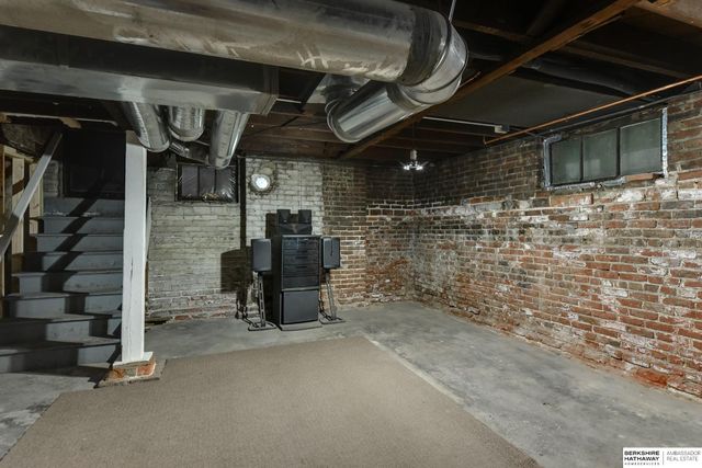 3214 Center Street, Omaha, NE 68105