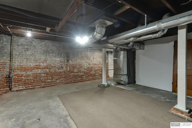 3214 Center Street, Omaha, NE 68105