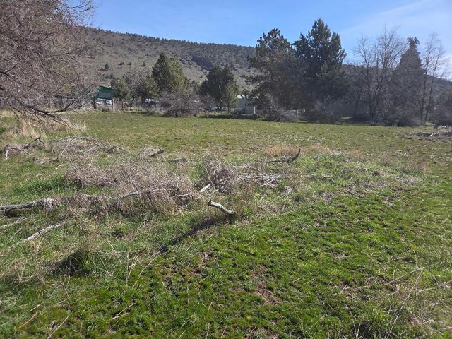 11727 Clovis Drive, Klamath Falls, OR 97603