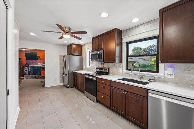 7300 Prairie Avenue, Urbandale, IA 50322