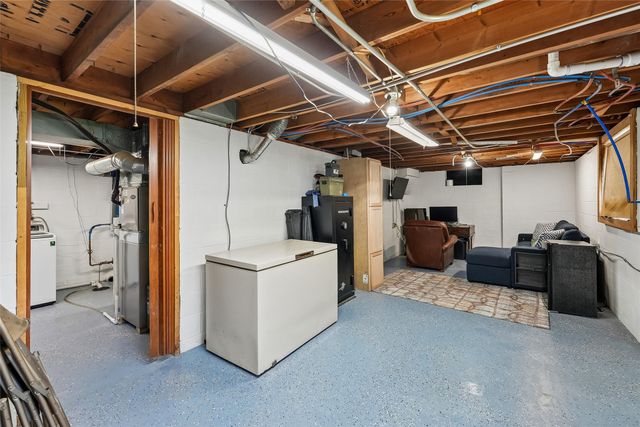 7300 Prairie Avenue, Urbandale, IA 50322
