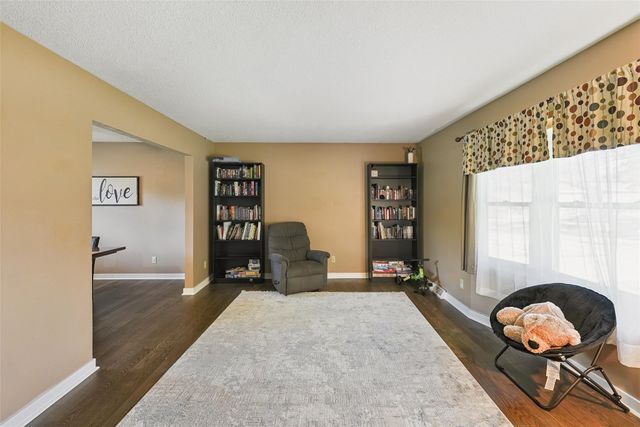 7300 Prairie Avenue, Urbandale, IA 50322