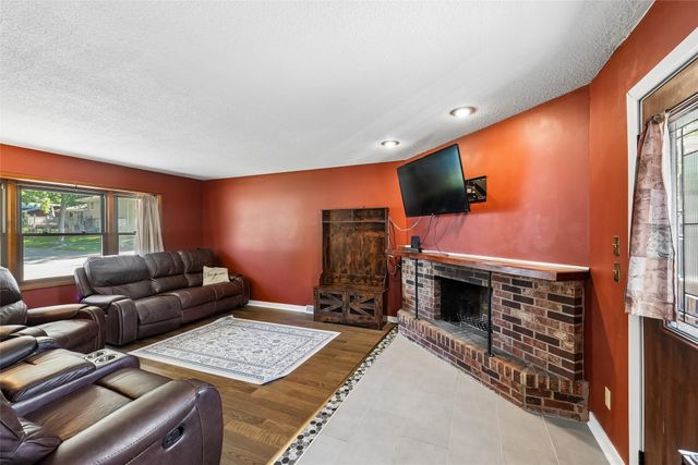 7300 Prairie Avenue, Urbandale, IA 50322