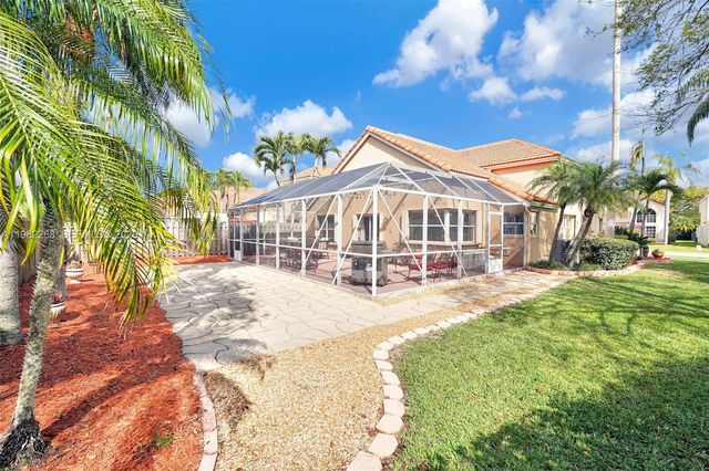 2632 Oak Park Cir, Davie, FL 33328