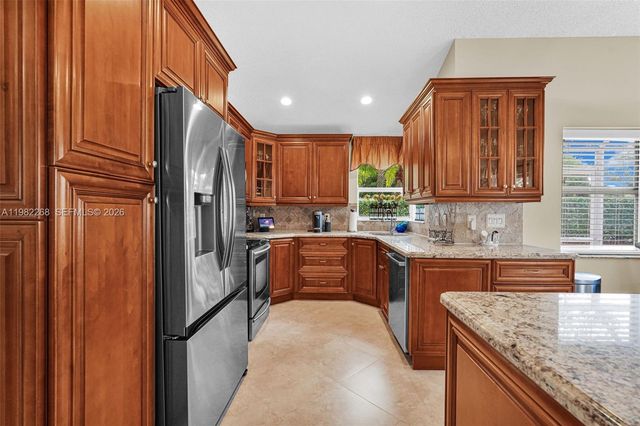 2632 Oak Park Cir, Davie, FL 33328