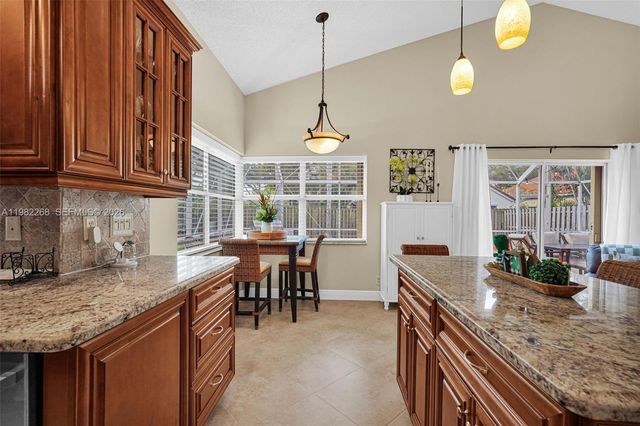 2632 Oak Park Cir, Davie, FL 33328