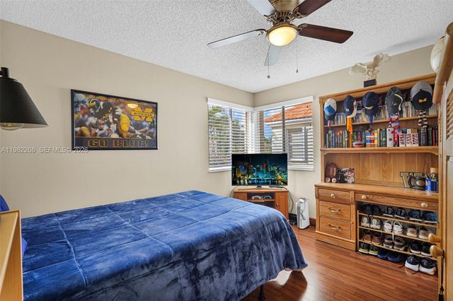 2632 Oak Park Cir, Davie, FL 33328