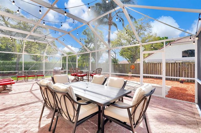 2632 Oak Park Cir, Davie, FL 33328