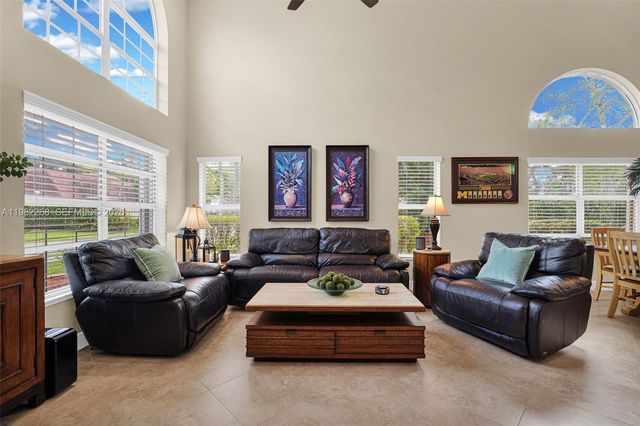 2632 Oak Park Cir, Davie, FL 33328