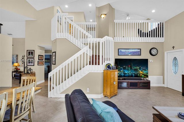 2632 Oak Park Cir, Davie, FL 33328