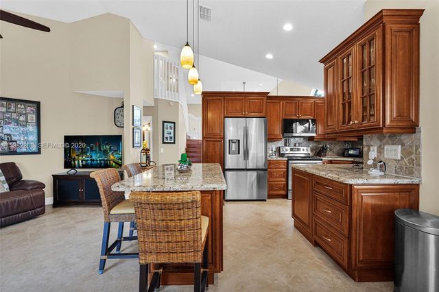 2632 Oak Park Cir, Davie, FL 33328