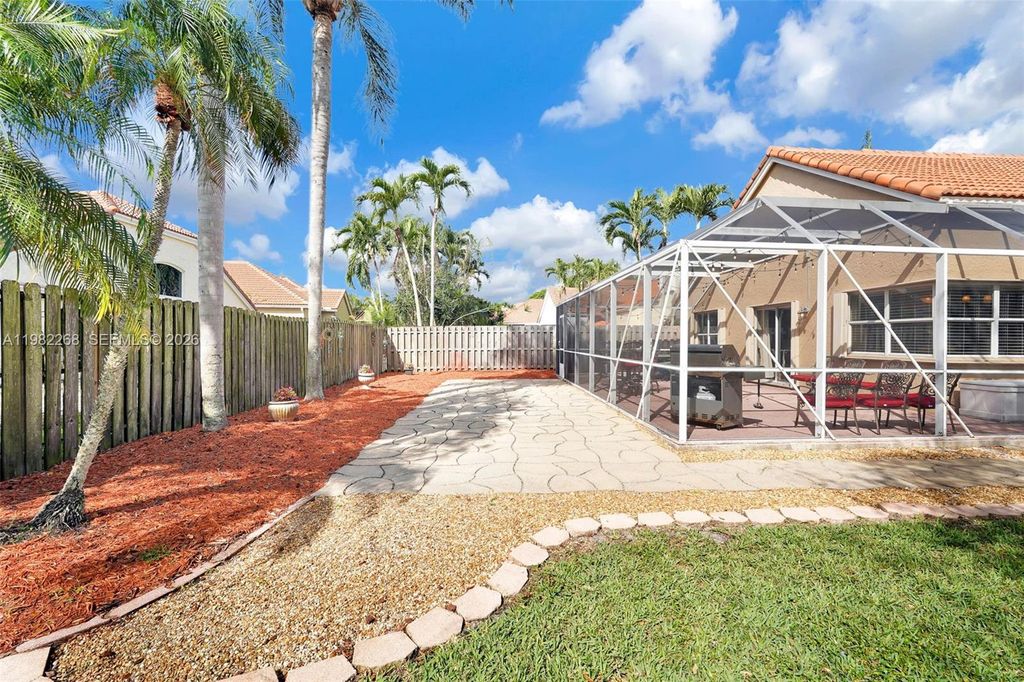 Image 13 of property listing at 2632 Oak Park Cir, Davie, FL 33328