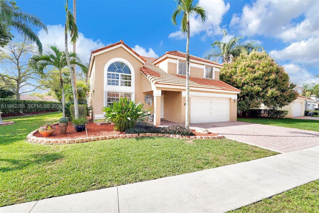 Image 15 of property listing at 2632 Oak Park Cir, Davie, FL 33328