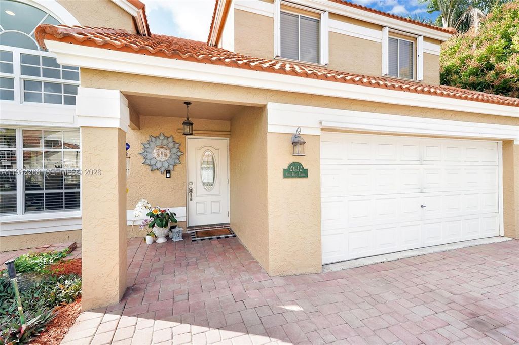 Image 18 of property listing at 2632 Oak Park Cir, Davie, FL 33328