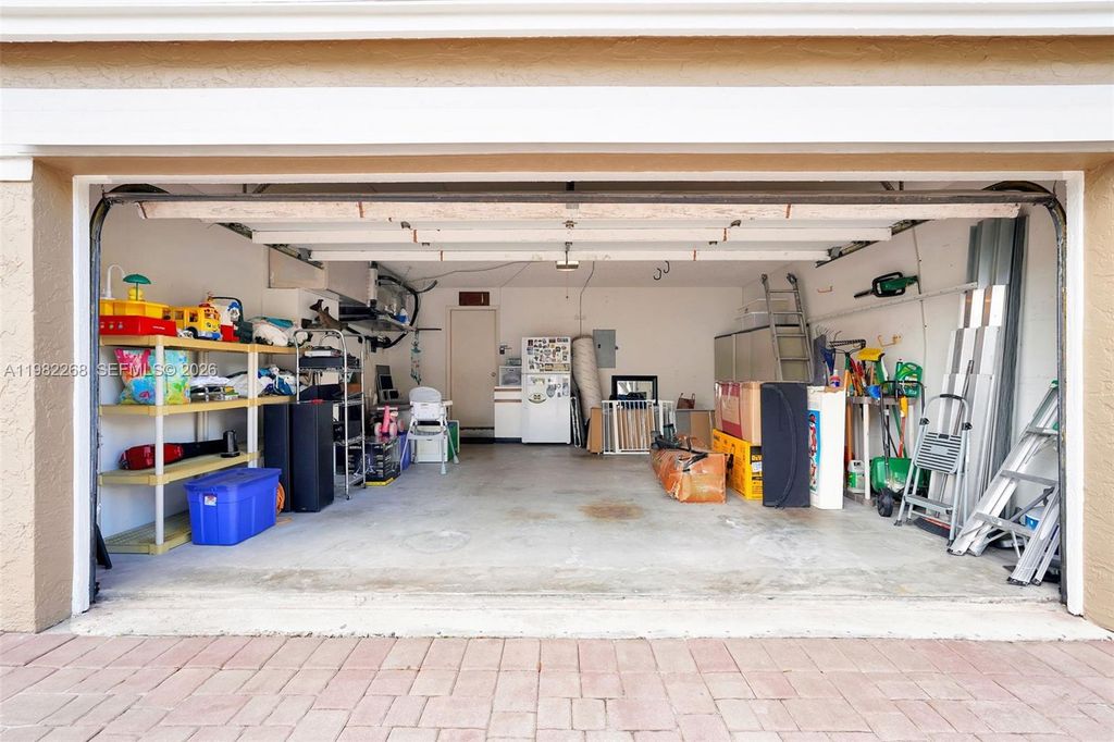 Image 19 of property listing at 2632 Oak Park Cir, Davie, FL 33328