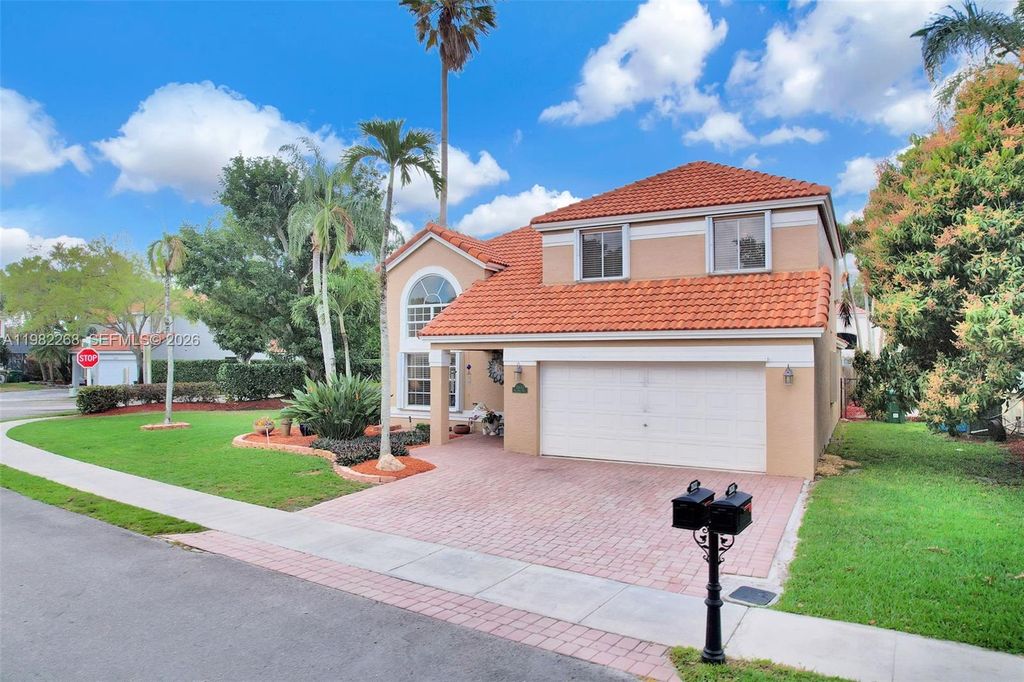 Image 21 of property listing at 2632 Oak Park Cir, Davie, FL 33328