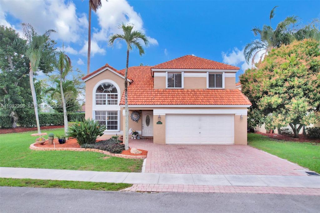 Image 22 of property listing at 2632 Oak Park Cir, Davie, FL 33328