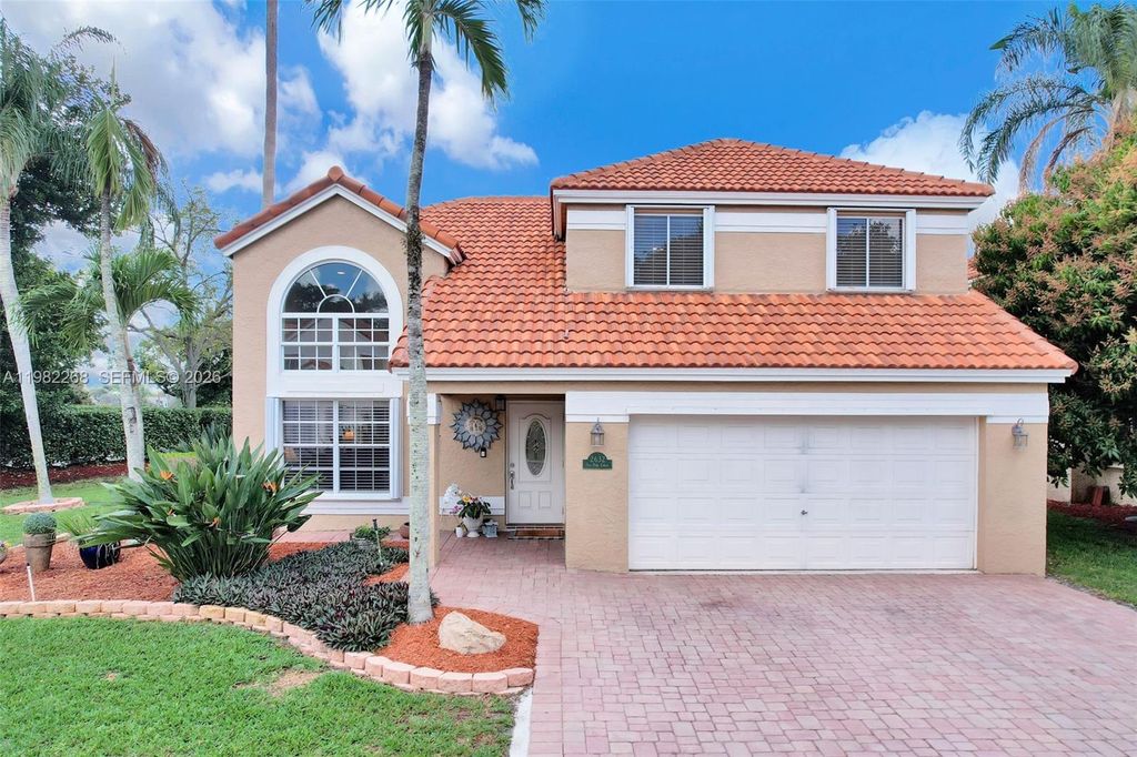 Image 23 of property listing at 2632 Oak Park Cir, Davie, FL 33328