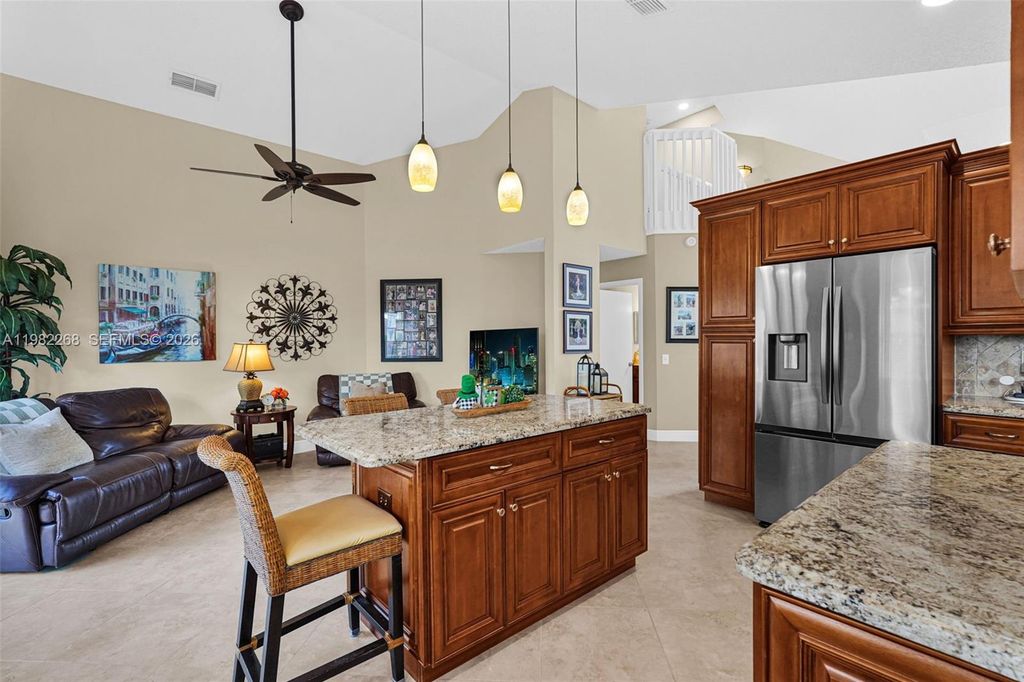 Image 31 of property listing at 2632 Oak Park Cir, Davie, FL 33328