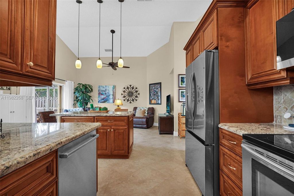 Image 36 of property listing at 2632 Oak Park Cir, Davie, FL 33328