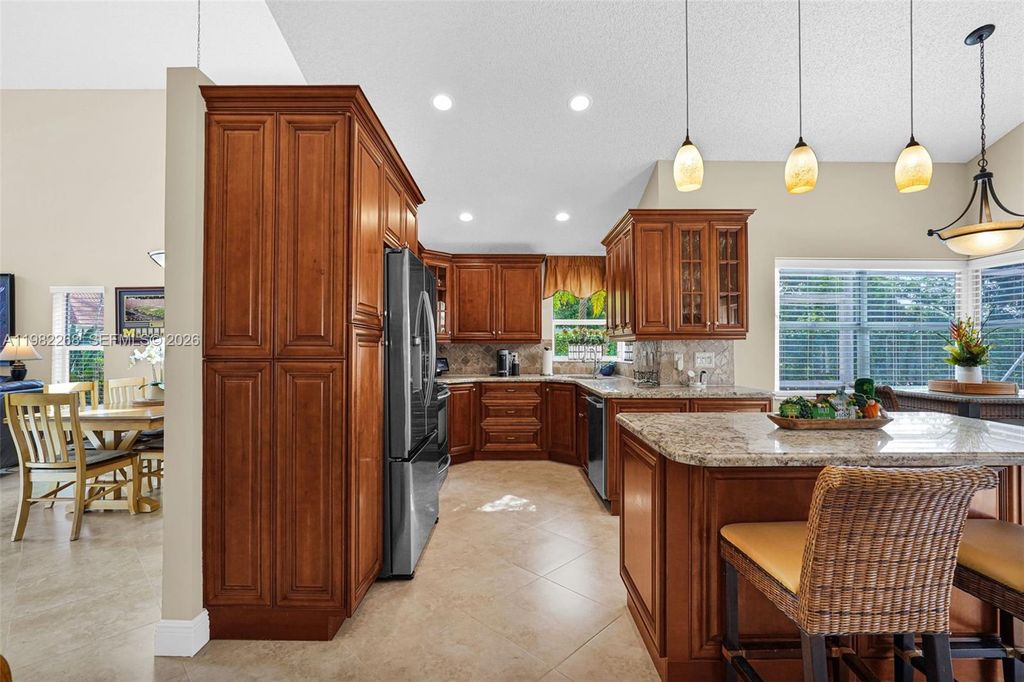 Image 37 of property listing at 2632 Oak Park Cir, Davie, FL 33328