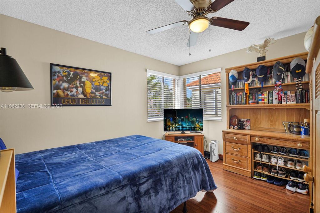 Image 47 of property listing at 2632 Oak Park Cir, Davie, FL 33328