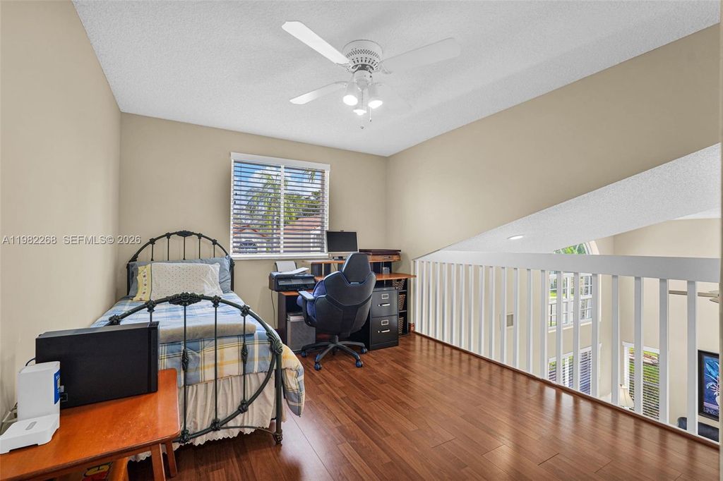 Image 50 of property listing at 2632 Oak Park Cir, Davie, FL 33328