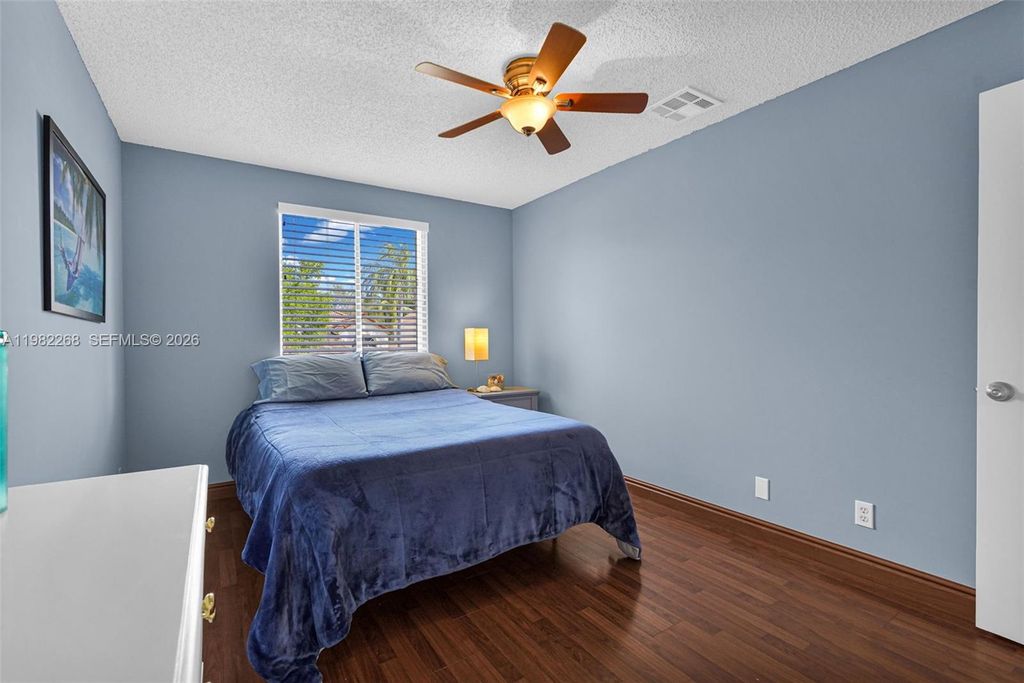 Image 55 of property listing at 2632 Oak Park Cir, Davie, FL 33328