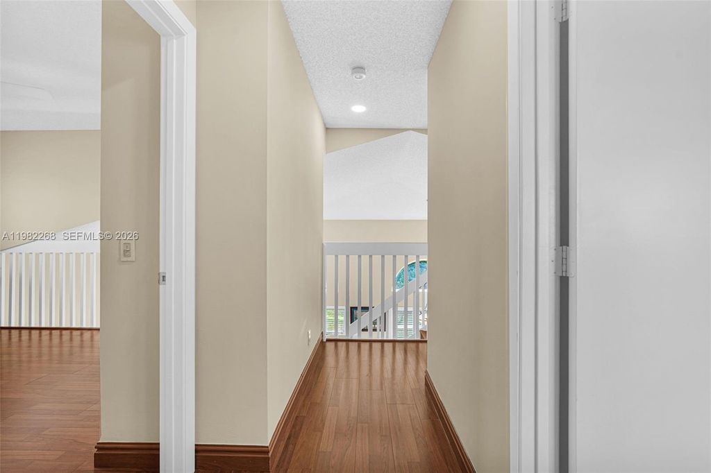 Image 58 of property listing at 2632 Oak Park Cir, Davie, FL 33328