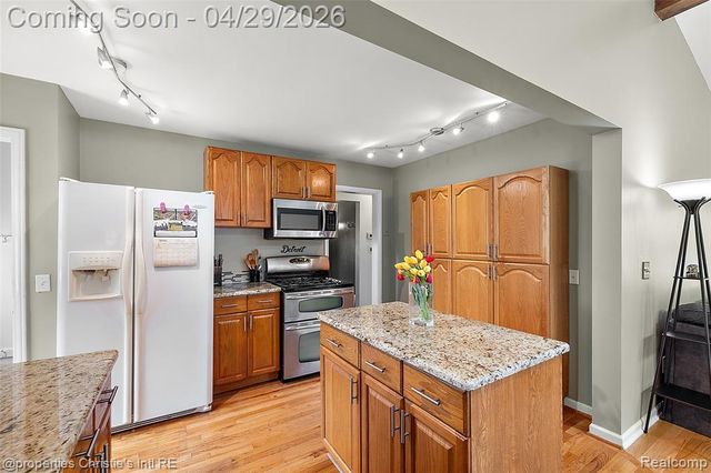 21301 Saint Gertrude Street, Saint Clair Shores, MI 48081