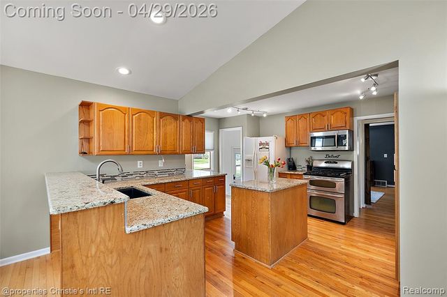 21301 Saint Gertrude Street, Saint Clair Shores, MI 48081