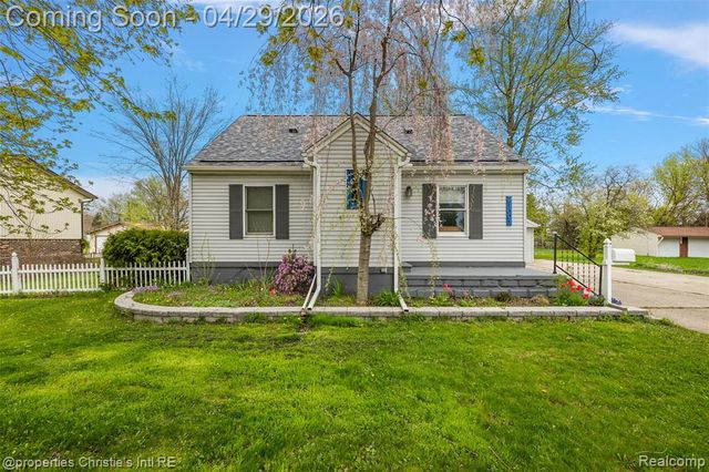 21301 Saint Gertrude Street, Saint Clair Shores, MI 48081