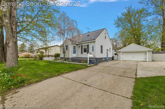 21301 Saint Gertrude Street, Saint Clair Shores, MI 48081