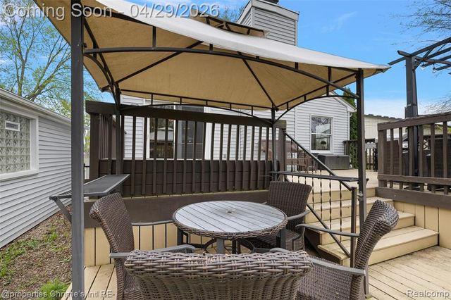 21301 Saint Gertrude Street, Saint Clair Shores, MI 48081