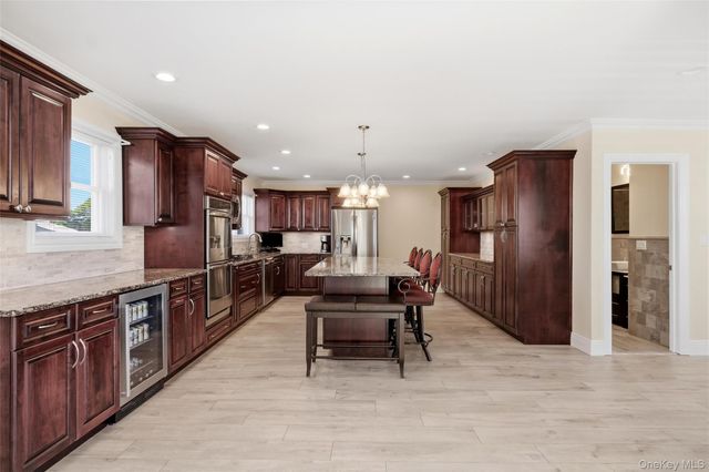 458 Little East Neck Road S, Babylon, NY 11702