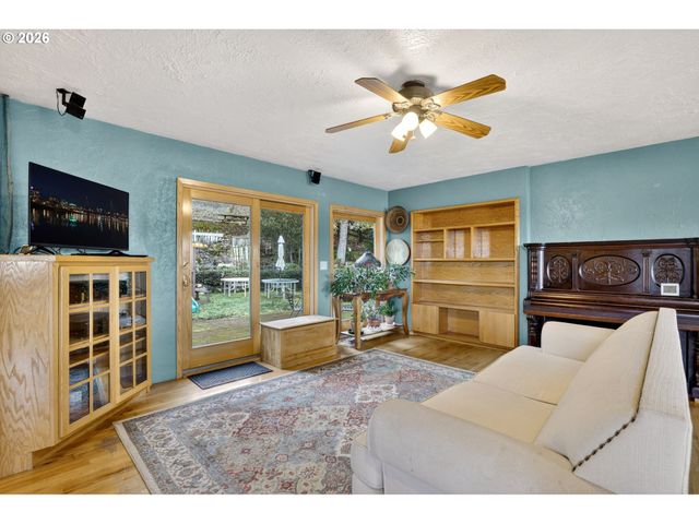 186 Ne SHAFFORD Ave, Estacada, OR 97023