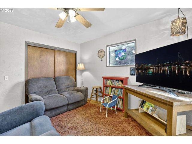 186 Ne SHAFFORD Ave, Estacada, OR 97023