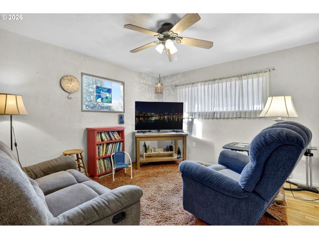 186 Ne SHAFFORD Ave, Estacada, OR 97023