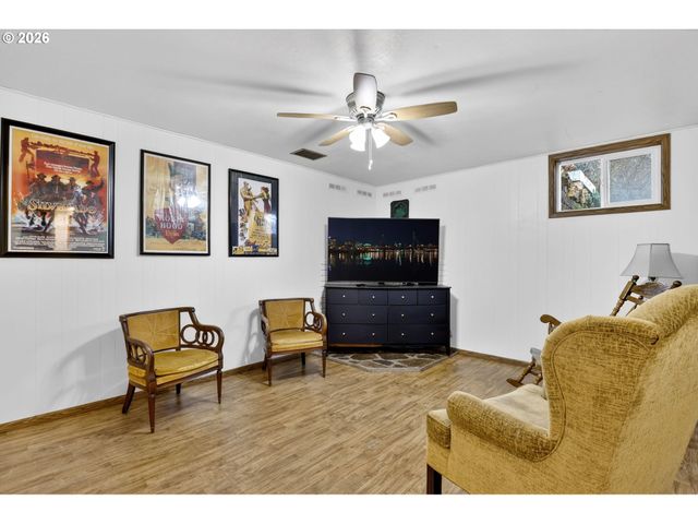 186 Ne SHAFFORD Ave, Estacada, OR 97023