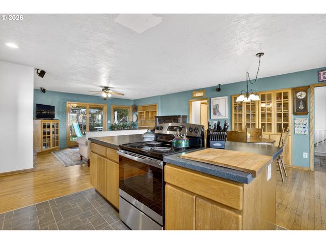 186 Ne SHAFFORD Ave, Estacada, OR 97023