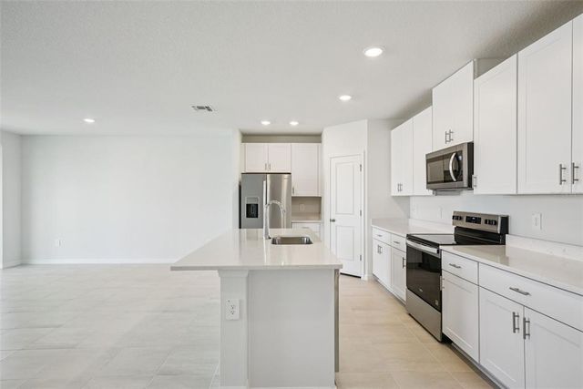 1859 DRAUGHTON DRIVE, Zephyrhills, FL 33541